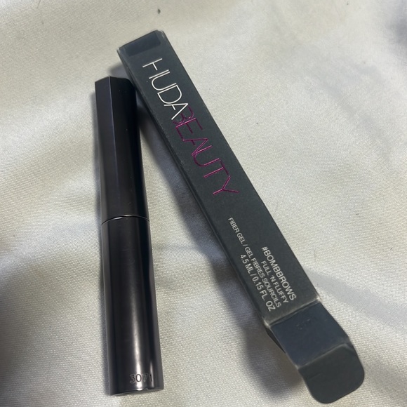 ♣️🌙HP! Huda Beauty Bomb Brows Soft Black Fiber Gel - Picture 4 of 9